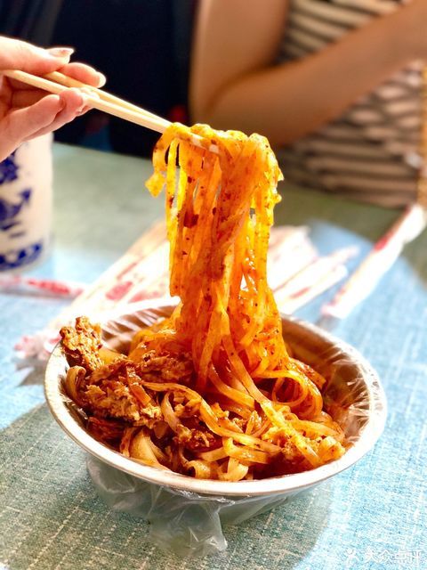 小红手工擀面皮
