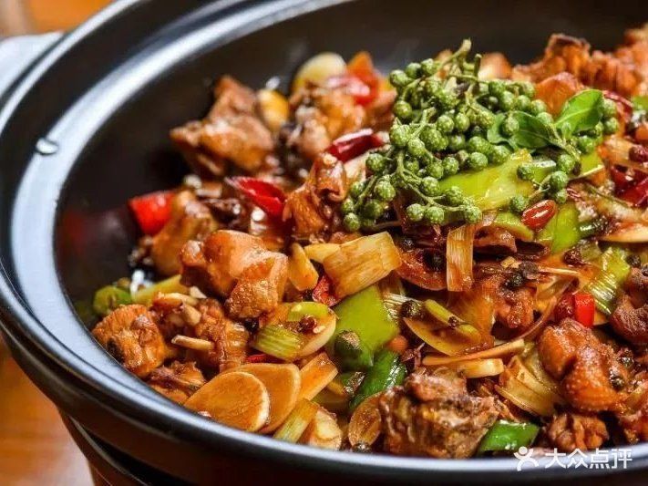 赤煲鲜椒鸡盛华里店