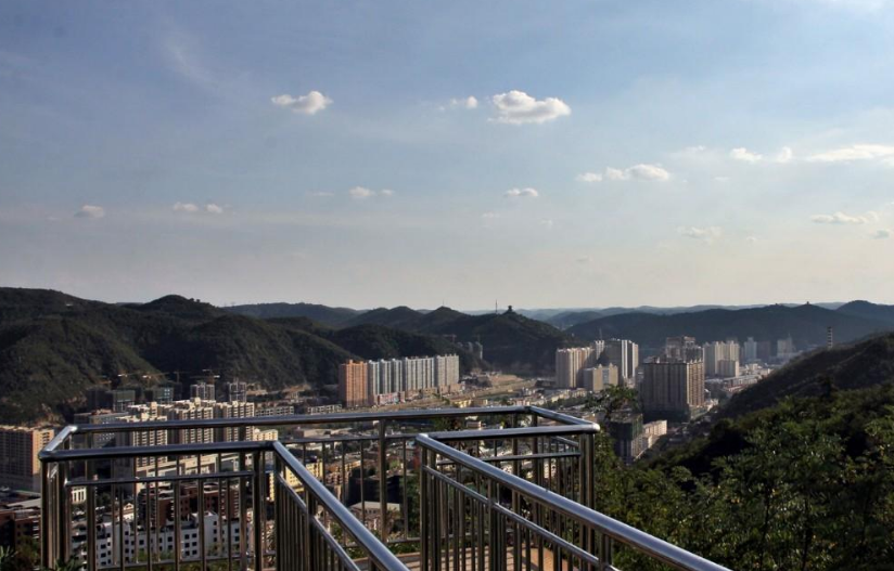 新城百米大道观景台图片
