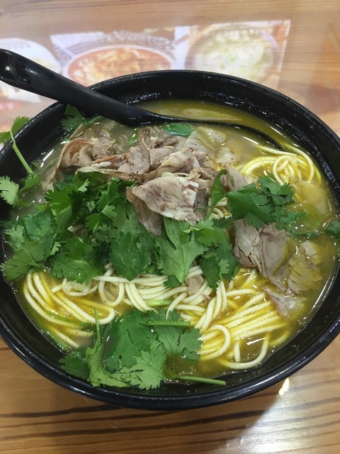 河南红烧牛肉面正宗羊肉烩面高斯路店