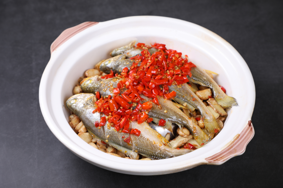 砂锅焗黄鱼图片