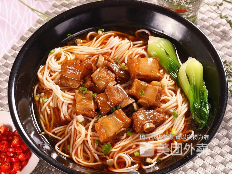 红烧排骨小面图片