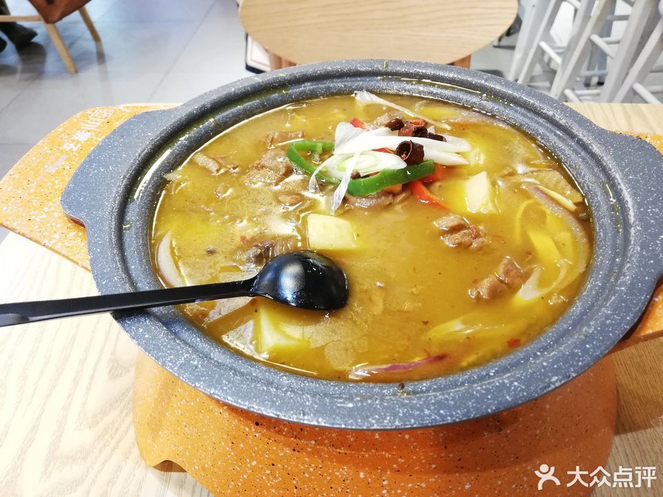 隔板肉鸡爪焖锅三人锅推荐菜:标签:中餐餐饮川猴子焖烧鸡位于荆门市