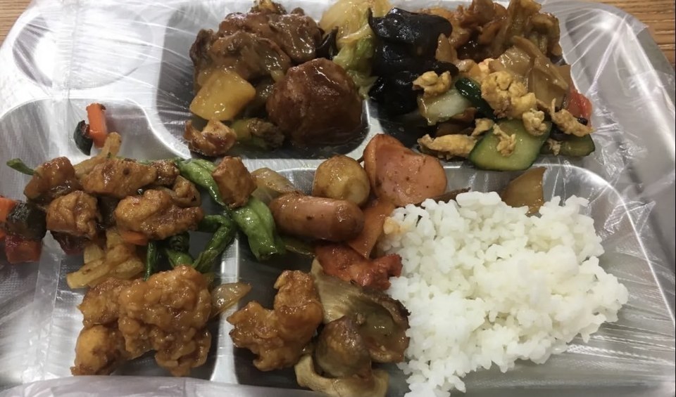 自助菜推荐菜:兴源自助盒饭位于沈阳市和平区南京北街21号