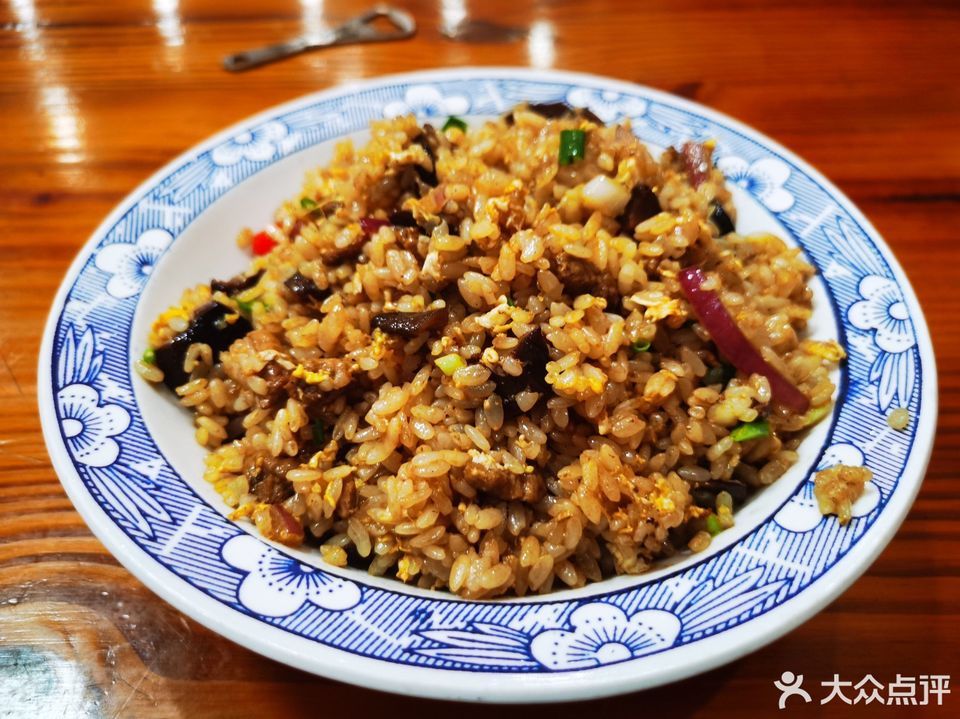 香菇鸡丁炒饭图片图片