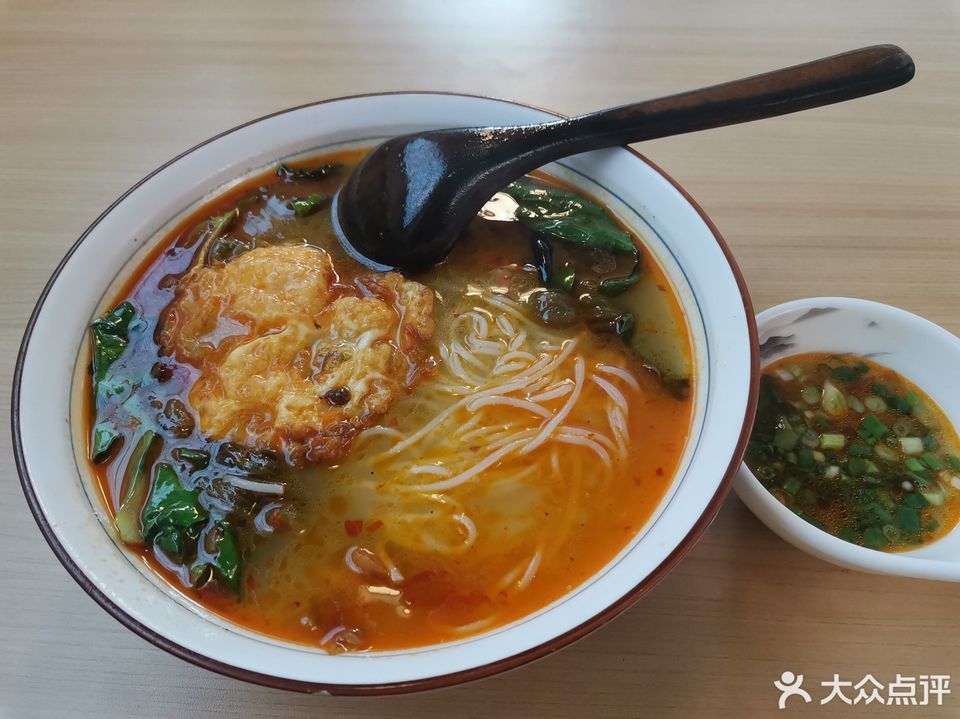 赵酸酸老坛四鲜米线汽博金贸时代店