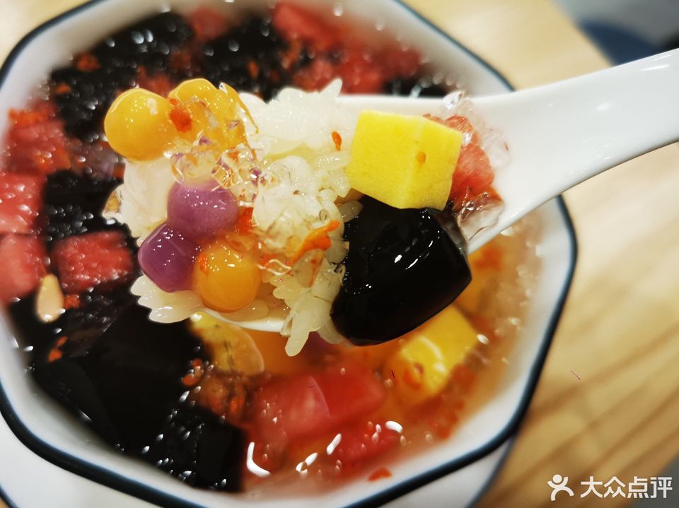 桂花蜜芋圆冰饭图片