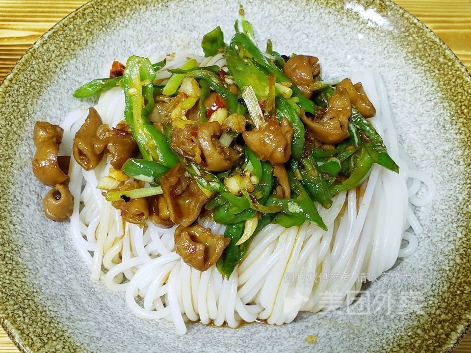 肥肠炒码粉图片