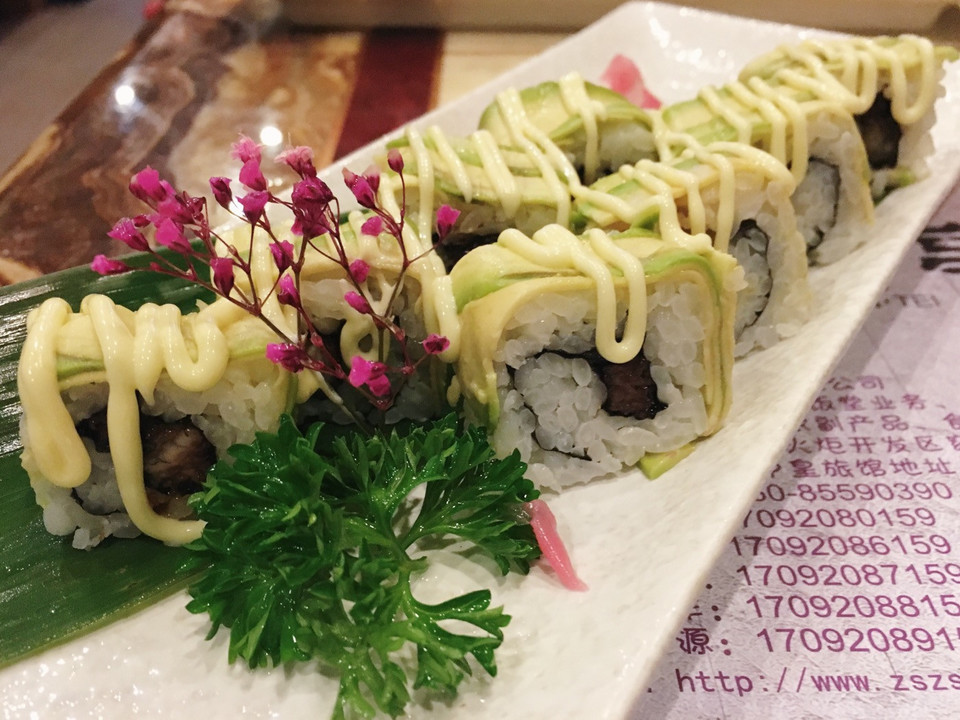 牛油果鳗鱼卷图片