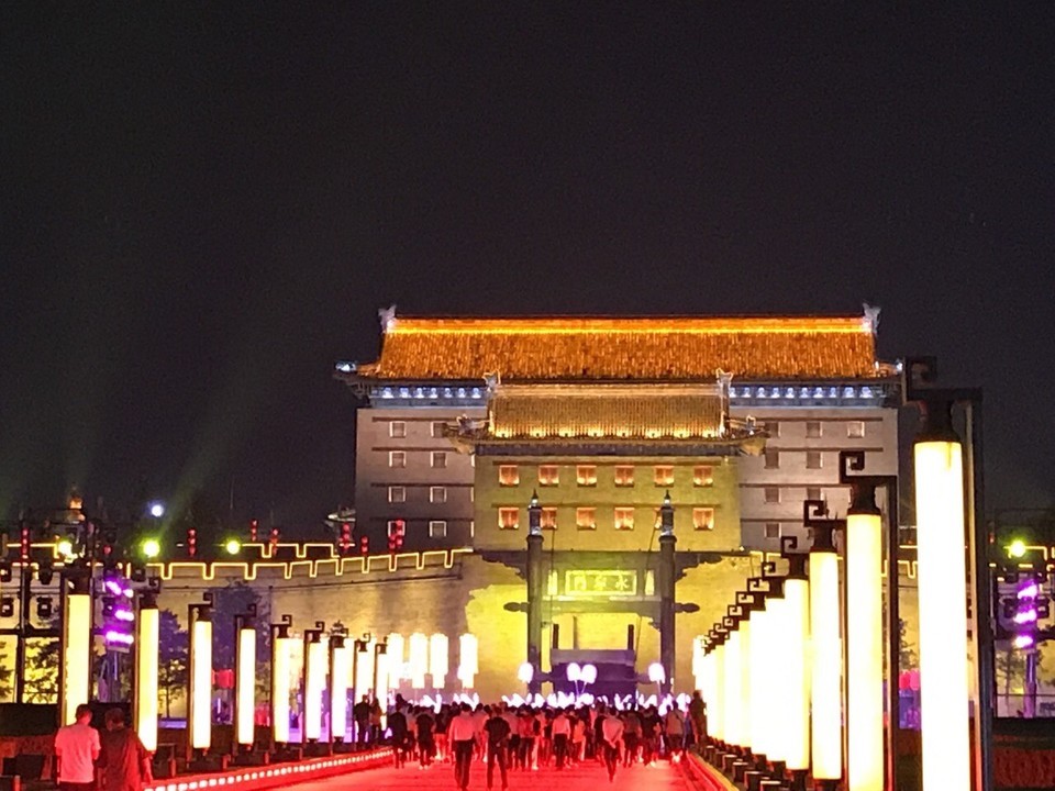 尚勤门位于西安市新城区