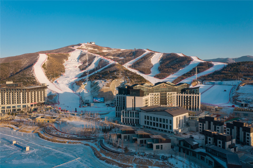 崇礼富龙和万龙哪个滑雪场好