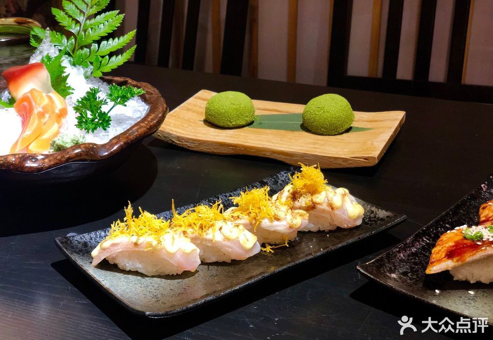 火炙加吉鱼寿司图片