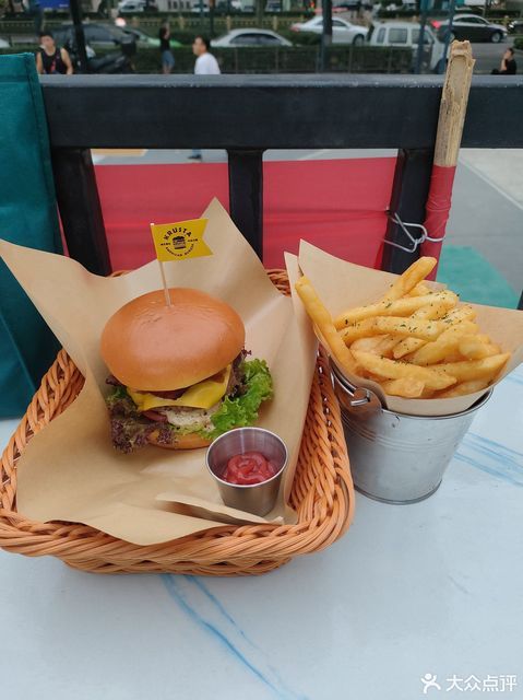 krusta酷食塔纯正美式牛肉汉堡小寨店