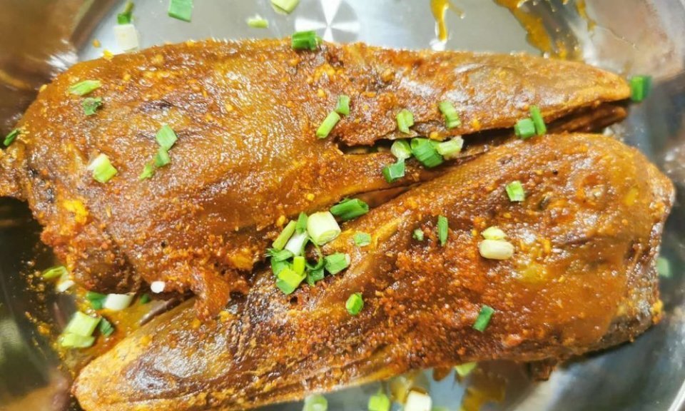 特色炸卤鸭头图片
