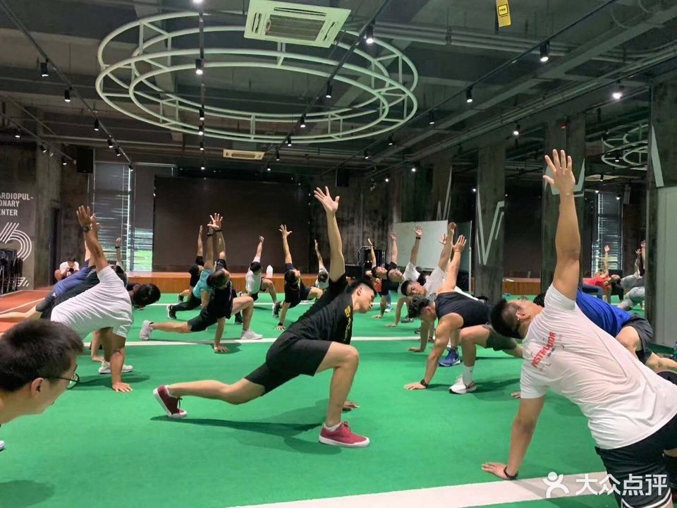 在哪,在哪裡,在哪兒):上海市閔行區春申路2525號3棟112室提煉健身學院