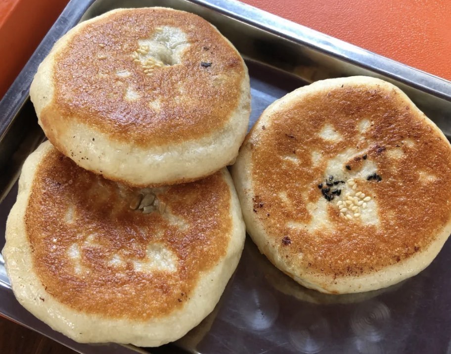 推荐菜:正宗泰山火烧位于青岛市市北区山东路与西吴路交汇处东