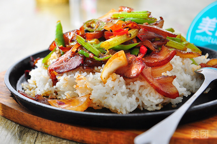 农家小炒肉铁板饭图片