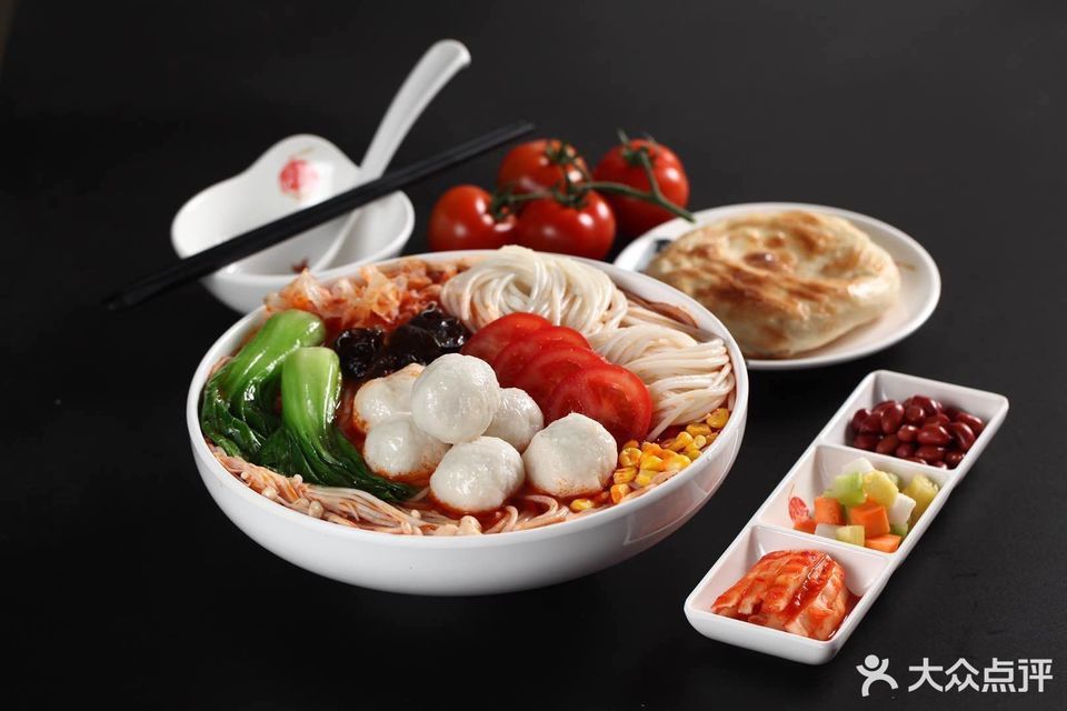 包心鱼丸米线图片