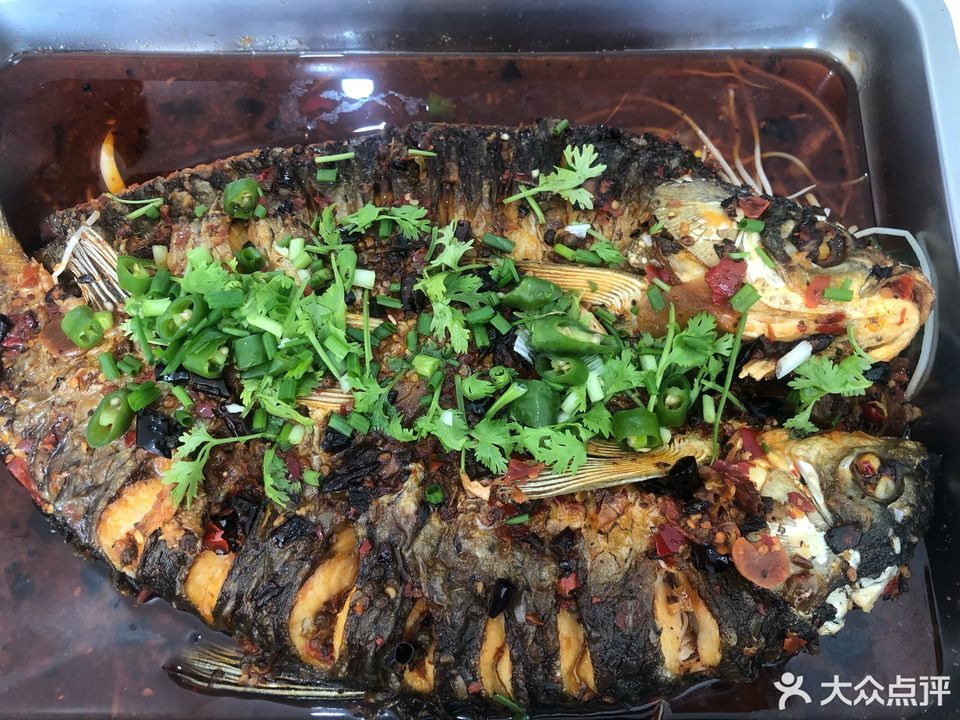 瓦缸烤鱼(草鱼)图片