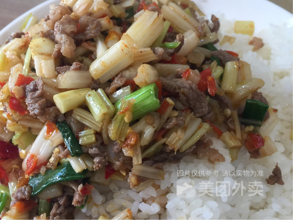 芹菜牛肉盖浇饭图片