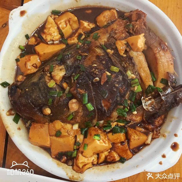 红烧鱼头豆腐图片