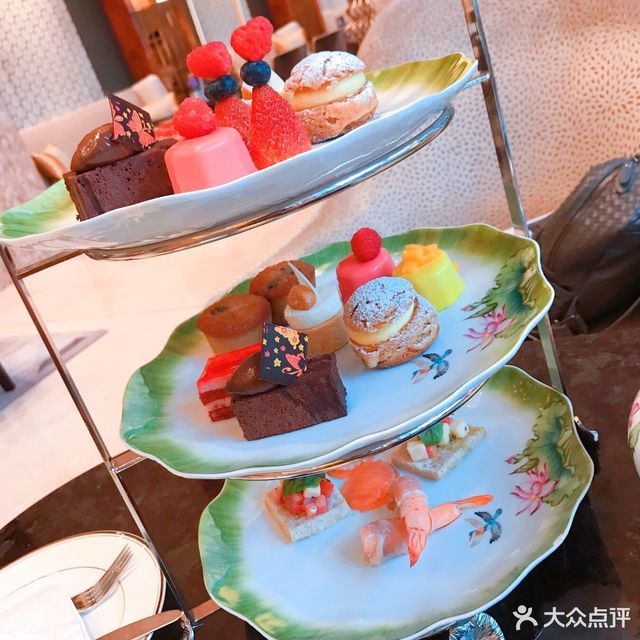 司康饼伯爵红茶推荐菜:非凡酒廊大堂吧(城中香格里拉大酒店)位于杭州