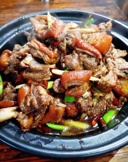 推荐菜:西施香肉馆位于南宁市青秀区金湖北路69号