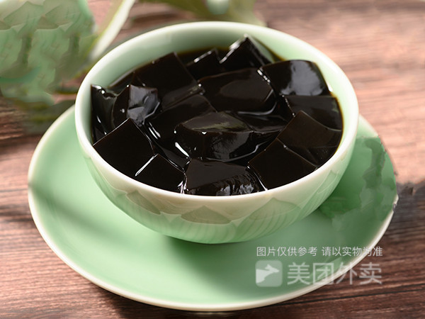 酸菜扣肉饭蜂蜜黑凉粉推荐菜:化州糖水快餐店(清湖头店)位于东莞市