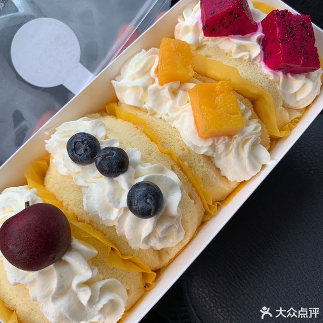 网红抱抱卷蛋糕图片