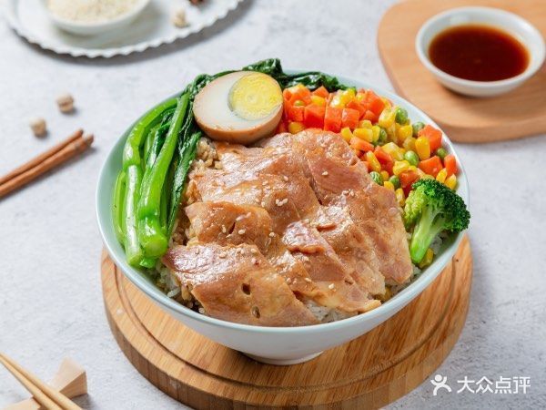 卤汁培根饭图片