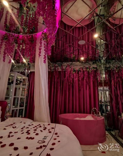 芒市泊恋主题酒店