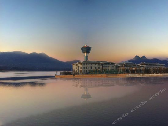 雪湖花园大酒店位于济南市莱芜区防汛路18号推荐菜:分类:鲁菜;酒店