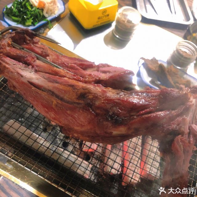 八旗炭火烤羊腿