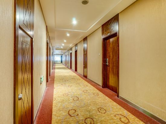 祥云国际大酒店位于佳木斯市郊区长安路西段1870号(万象街与长安西路