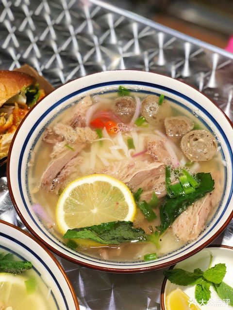 越南柠檬牛肉河粉图片
