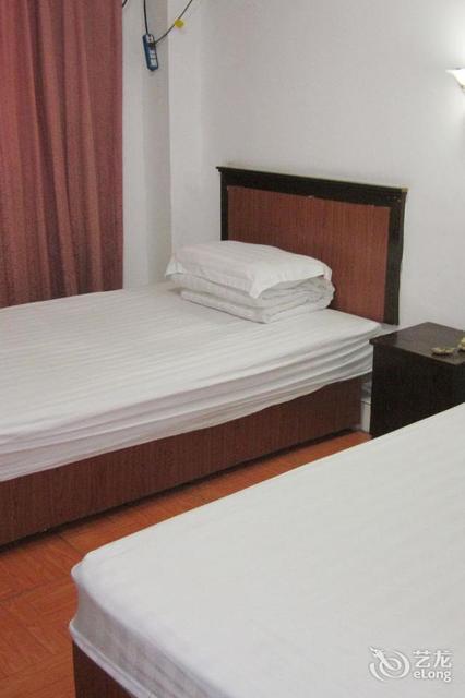 丰茂宾馆(湖贝路)位于深圳市罗湖区湖贝路1053号推荐菜:分类:星级酒店