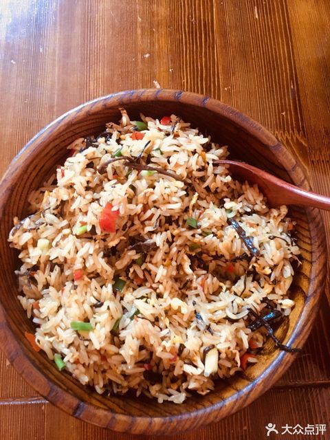 辣椒炒肉炒饭图片