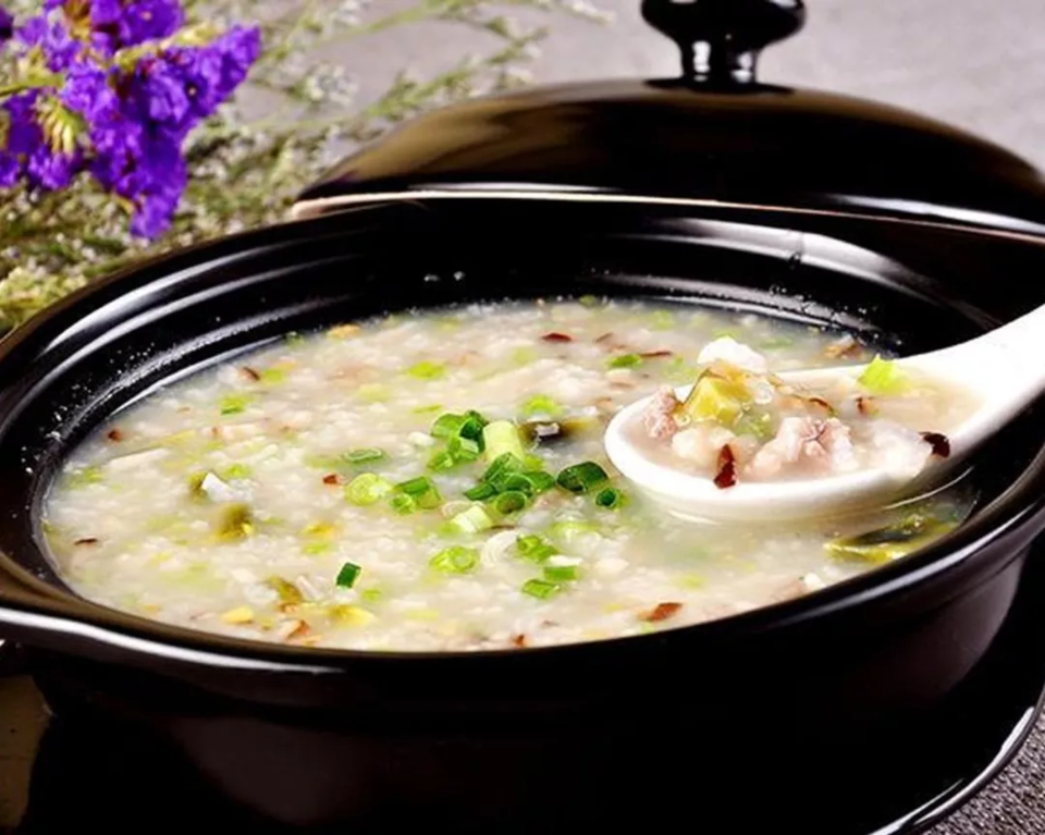 新鲜生滚猪杂粥图片