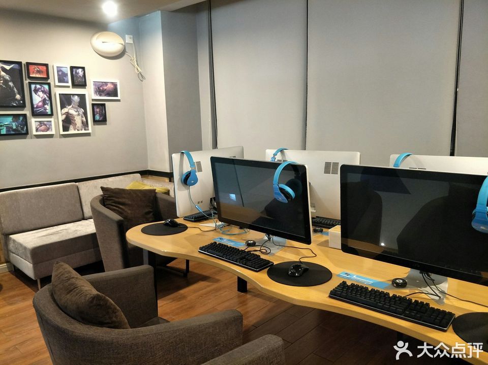 休闲娱乐 > 星期五平价精酿酒吧(金宇巷)  相关搜索 狂野之城迪吧hero