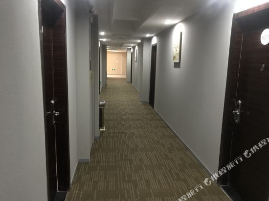 oyo金鹰大酒店(宝应体育馆叶挺路店)