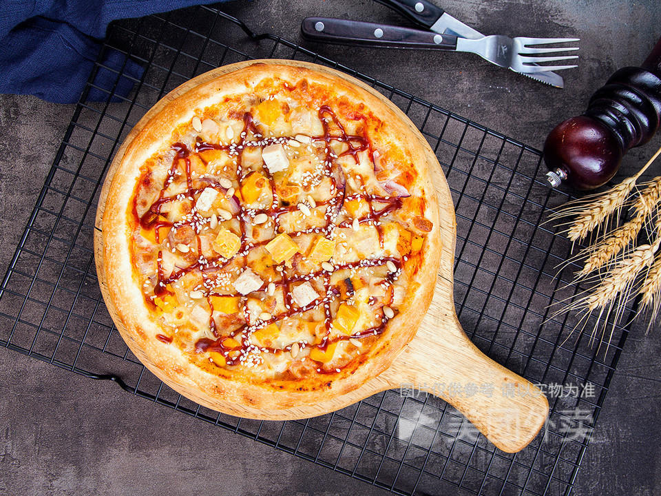 bbq浓香烧鸡披萨12寸图片