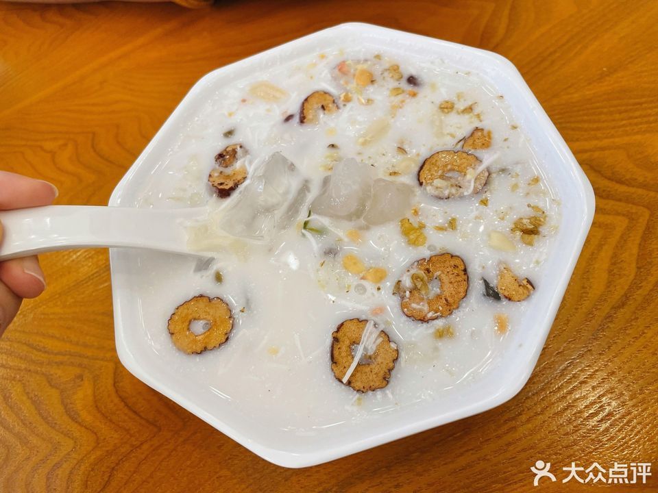 鄭阿婆清補涼地下風情街店