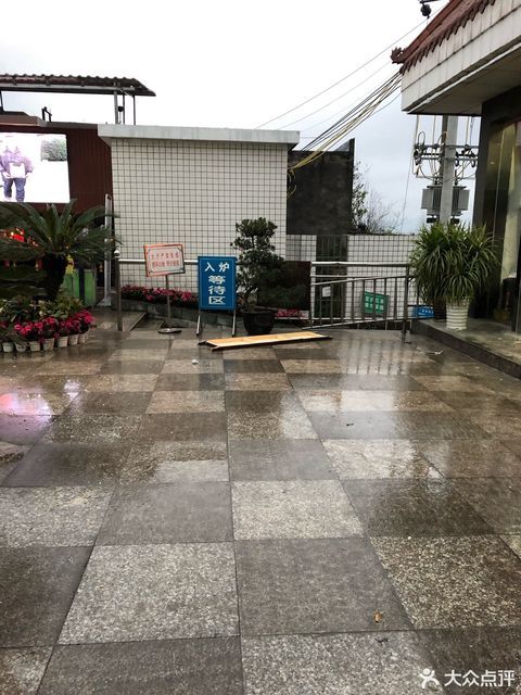 怎么走,在哪,在哪里,在哪儿):成都市金堂县赵镇街道电话:崇州市殡仪馆