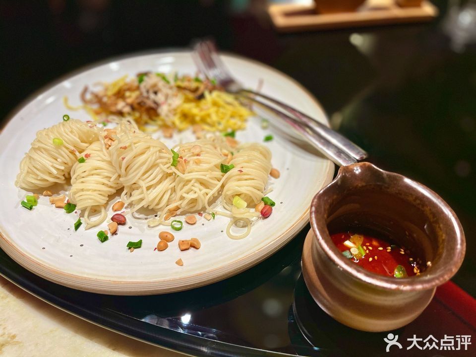 方脑壳鸡丝凉面图片
