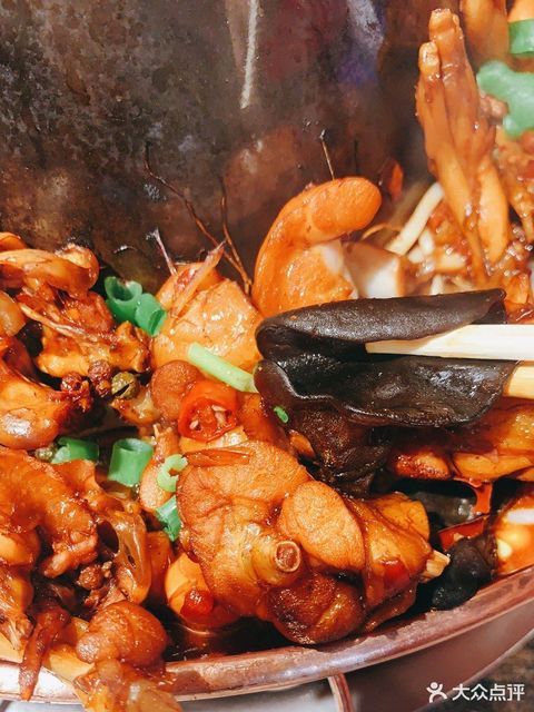 推荐菜:蜀湘香辣牛蛙(松江河店)位于白山市抚松县松江河镇松江小区65