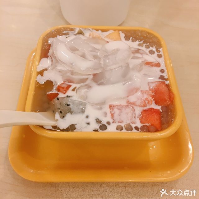 椰汁海底椰杂果西米露图片