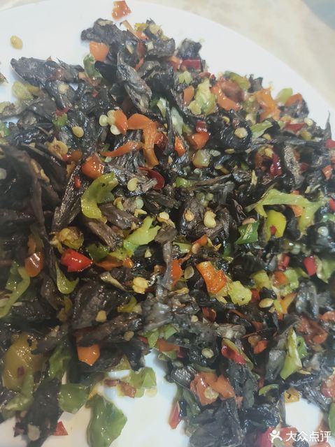 青椒小米辣炒干巴菌图片