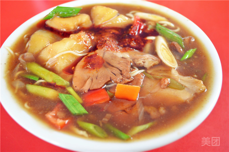 凉面推荐菜:郭凉面位于武威市凉州区公园路西关西苑小区南门门口旁