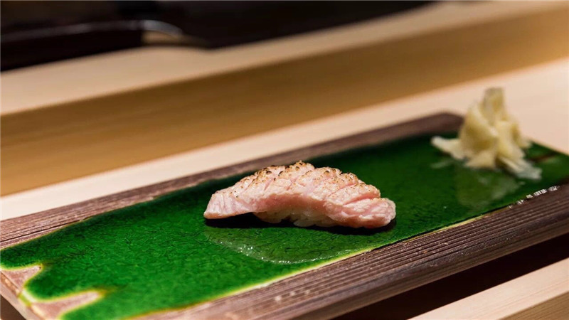 炙烤金枪鱼大脂寿司图片