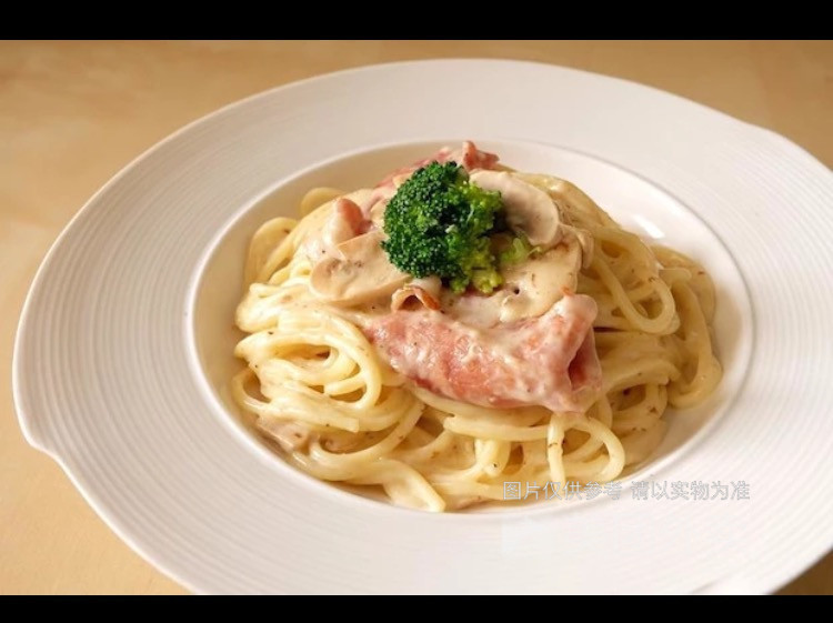 奶油白汁鸡肉意面图片